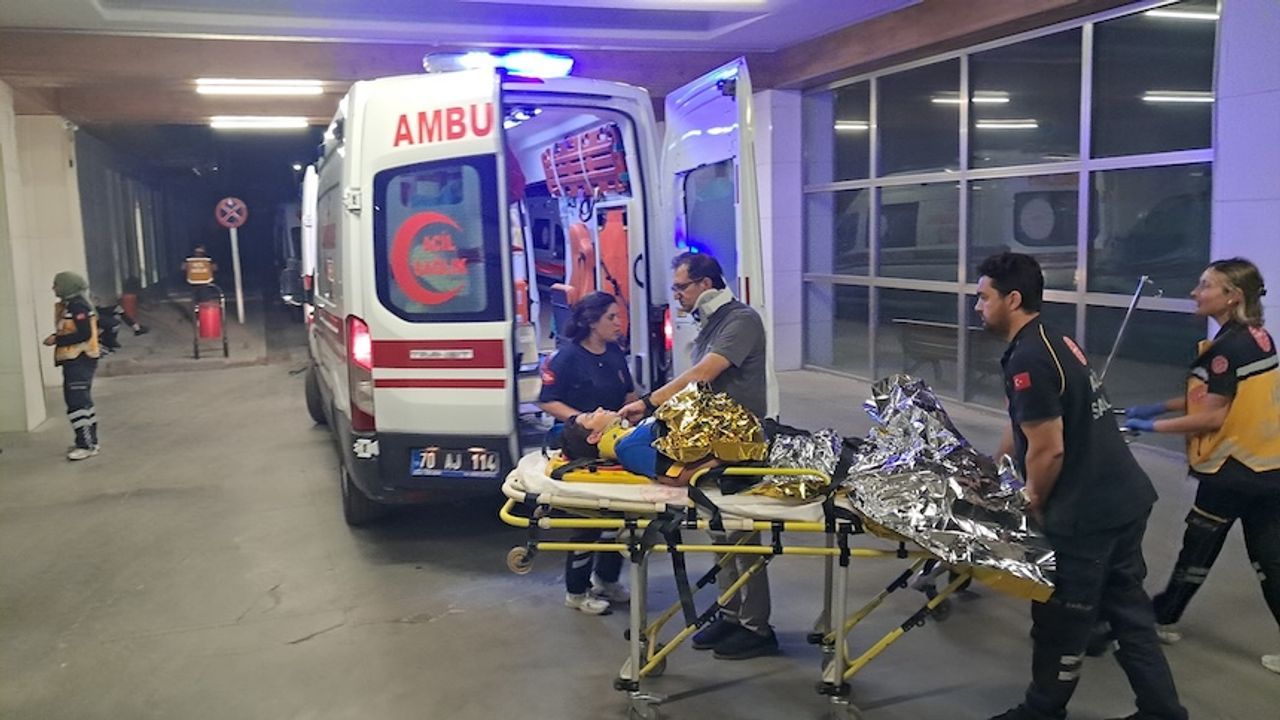 Karaman'da iki otomobil çarpıştı: Doktor ve ailesi yaralandı!