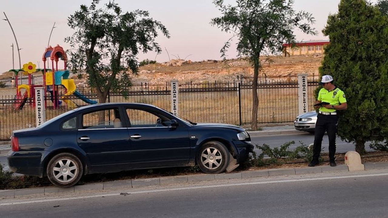 Karaman'da kontrolden çıkan otomobil refüje çıktı!