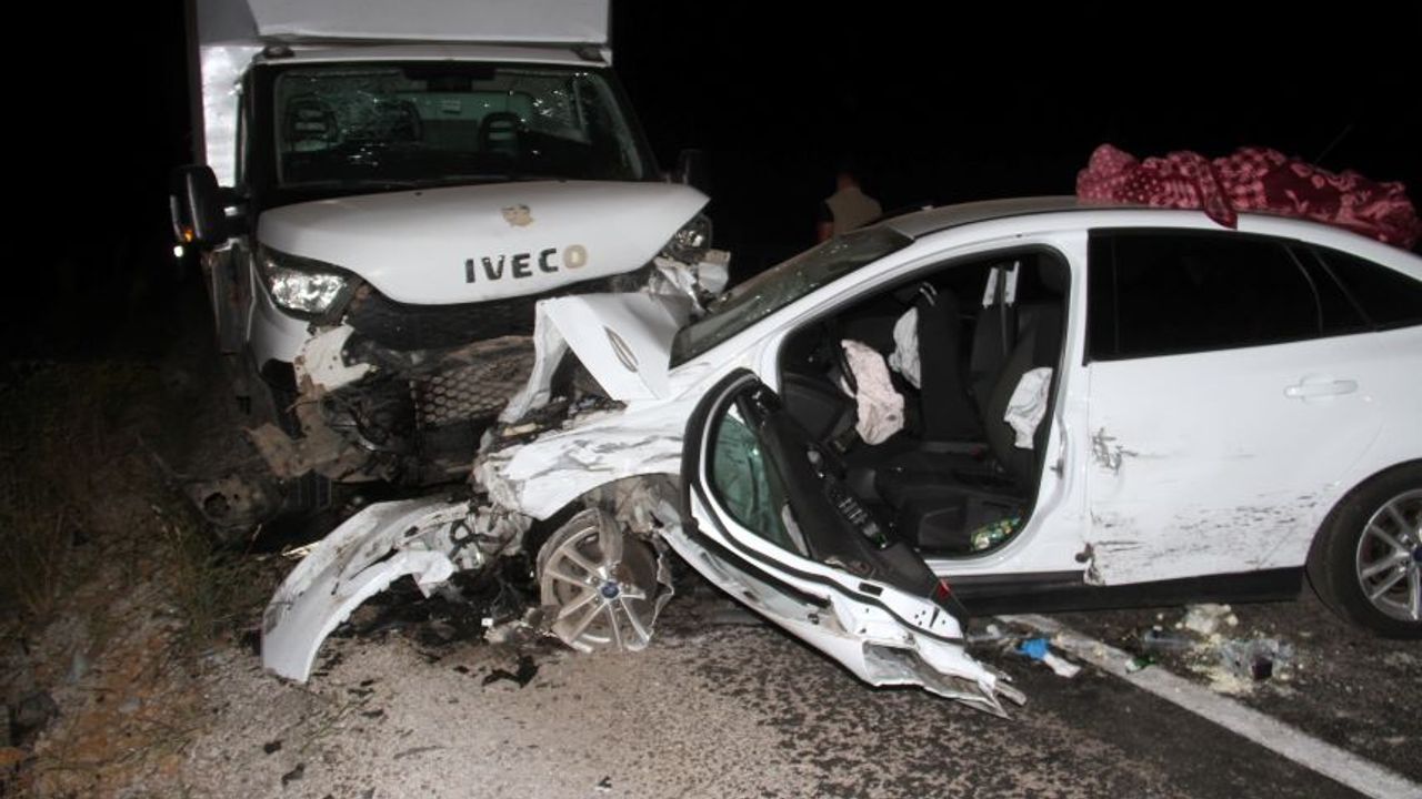 Konya'da 7 kişinin yaralandığı kazada araçlar hurdaya döndü
