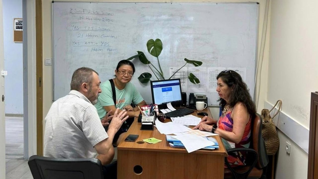 Antalya'da LGS tercihi yapacak öğrencilere Konyaaltı Belediyesi'nden destek