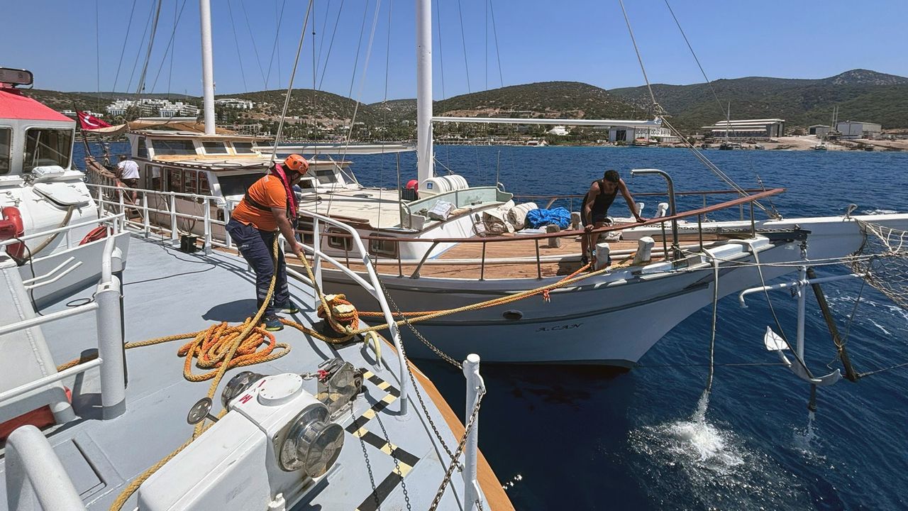 Bodrum'da su alan tekne kurtarıldı