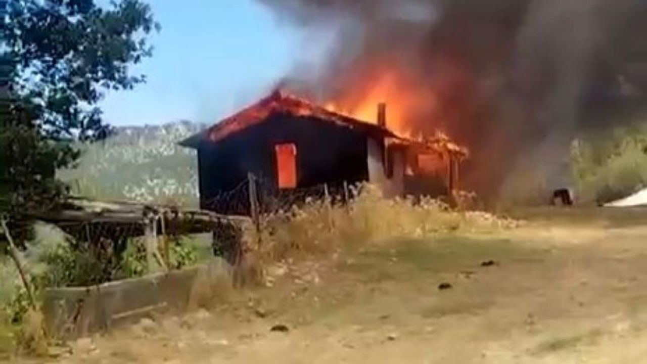 Eğirdir'de müstakil ev alev alev yandı!