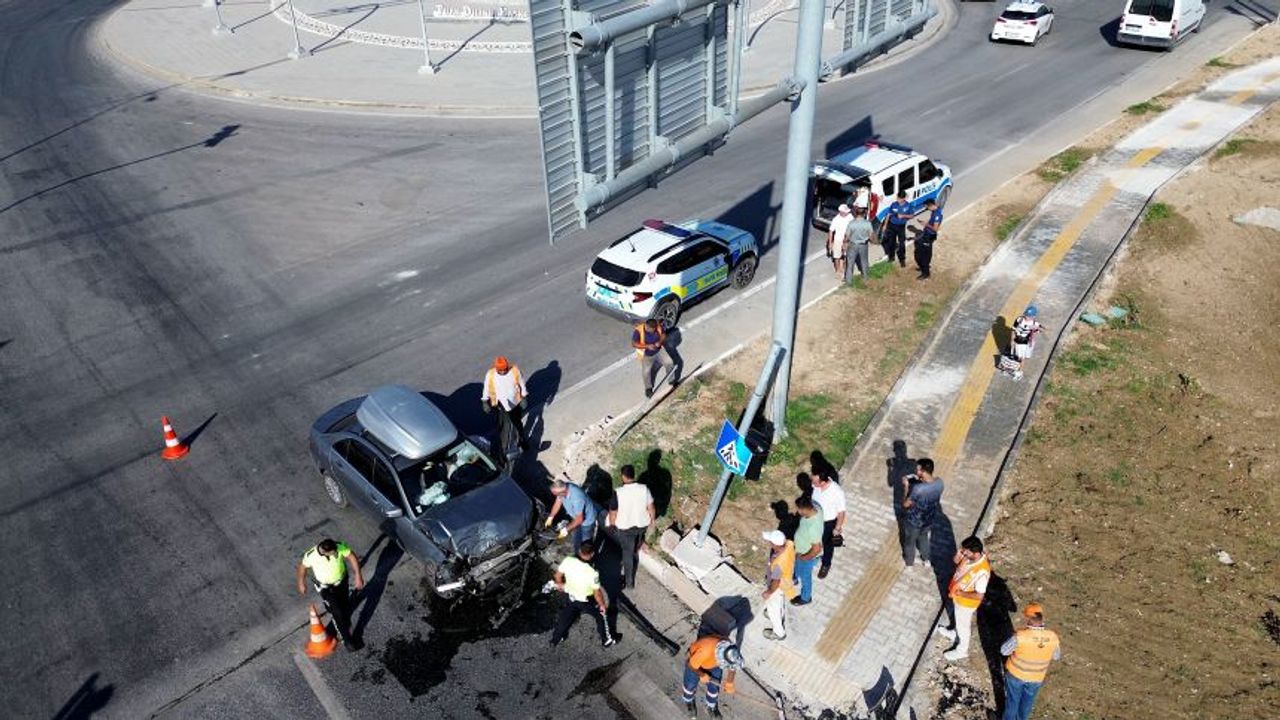 Karaman'da otomobil ve minibüs kazası: 6'sı Rus, 8 yaralı