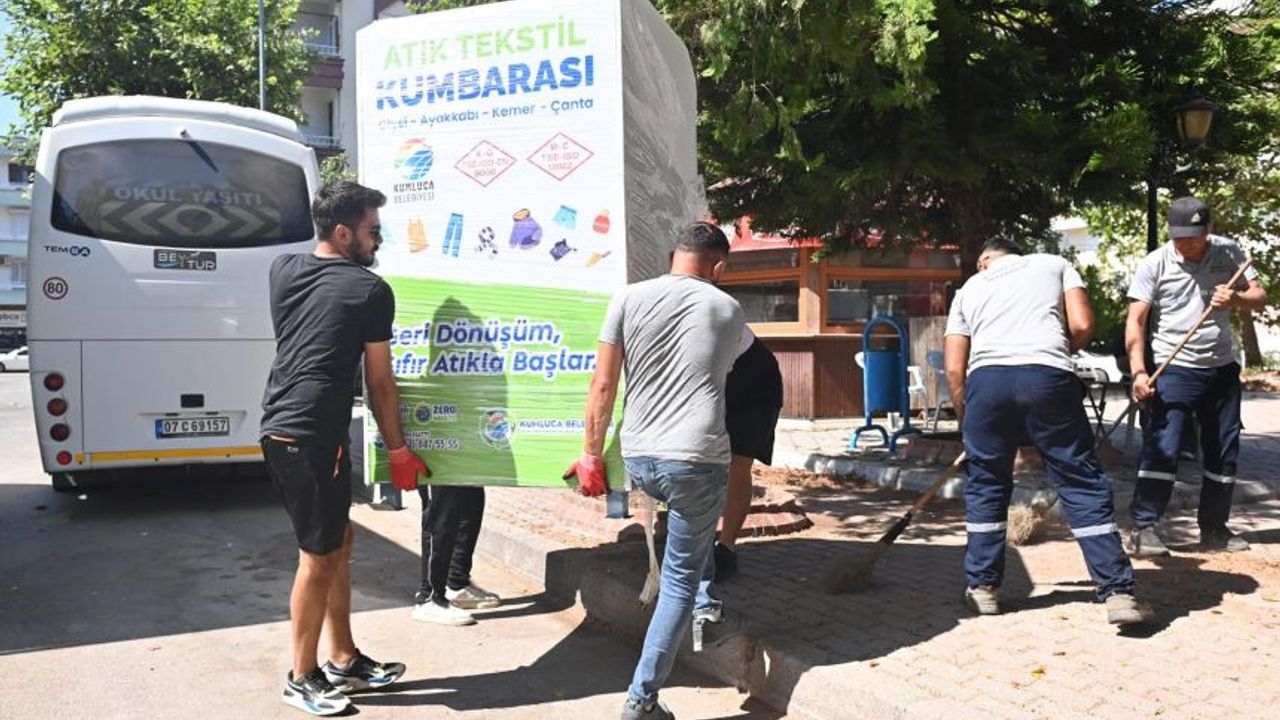 Kumluca Belediyesi'nden 26 noktaya giysi kumbarası
