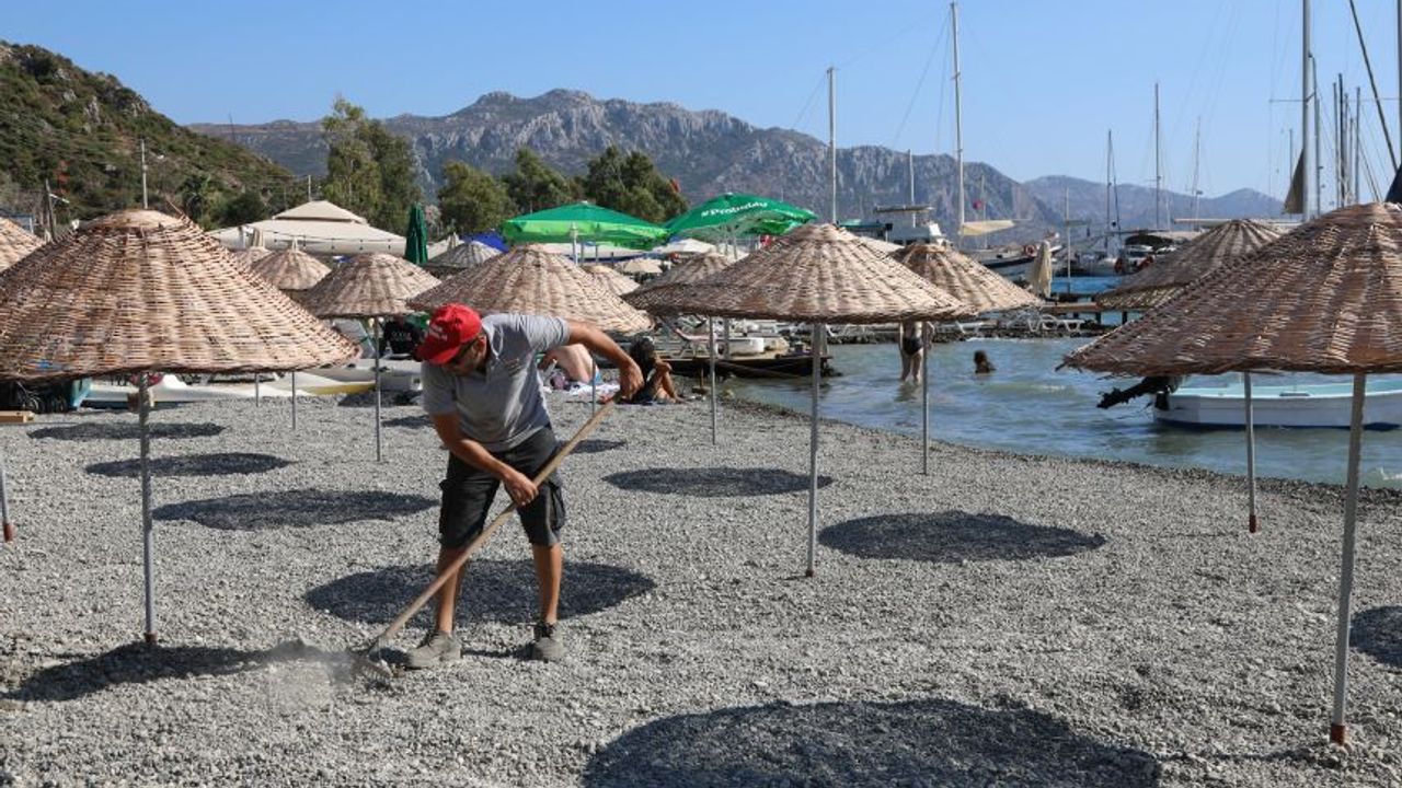 Marmaris'te geç gelen temizlik, vatandaşı memnun etmedi