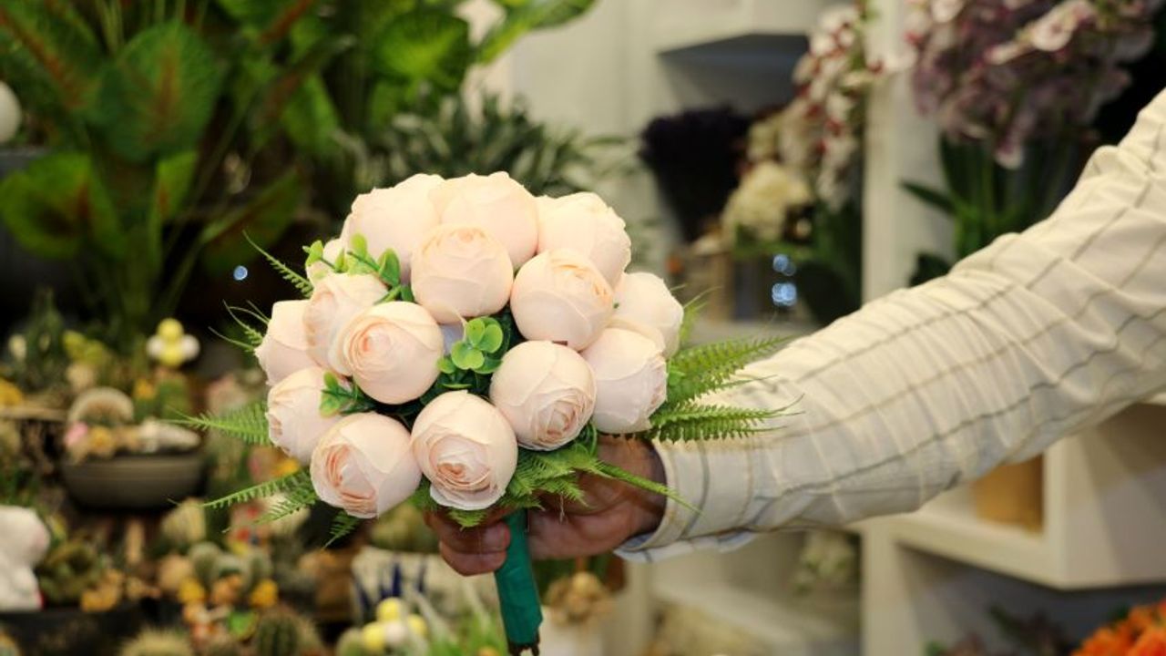 Antalya'da gelinlerin en vazgeçilmez çiçeği 'şakayık'