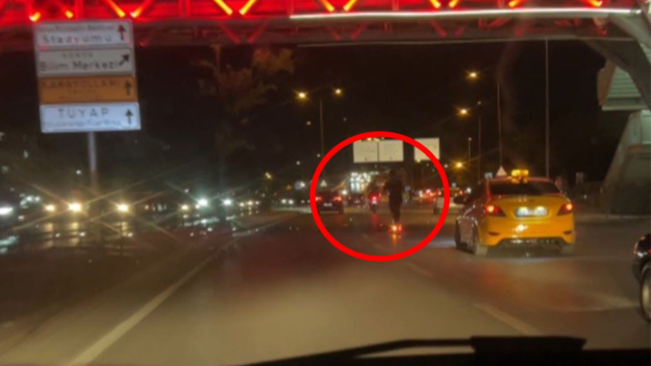 Konya’da scooterlı genç trafiği birbirine kattı! Kendisine yol vermeyen araçları solladı