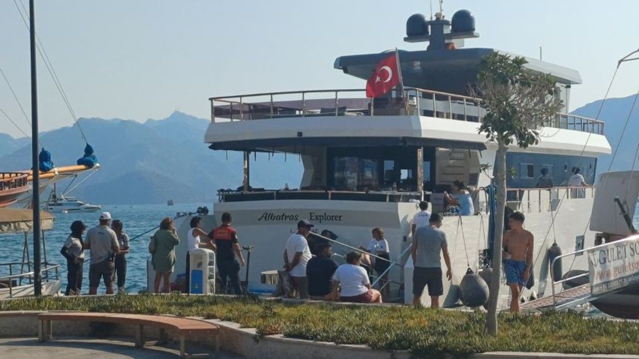 Üçlü priz Marmaris'te tekneyi alevlere mahkum etti!