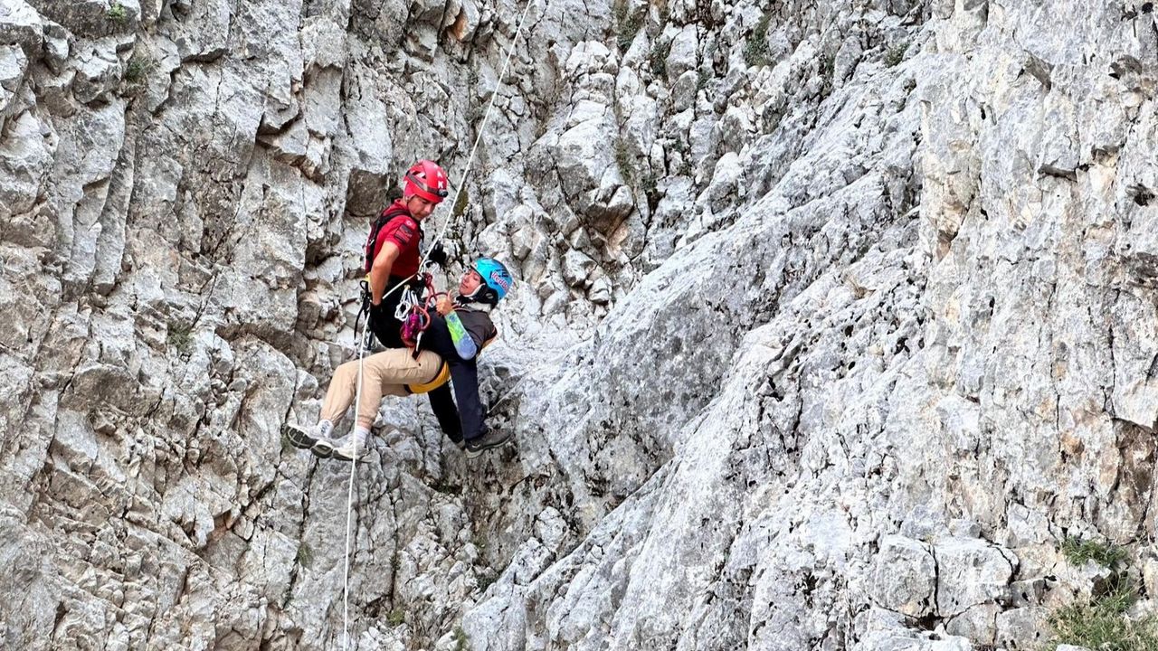 Fethiye'de yamaç paraşütü kazası: Pilot ve yolcusu kurtarıldı