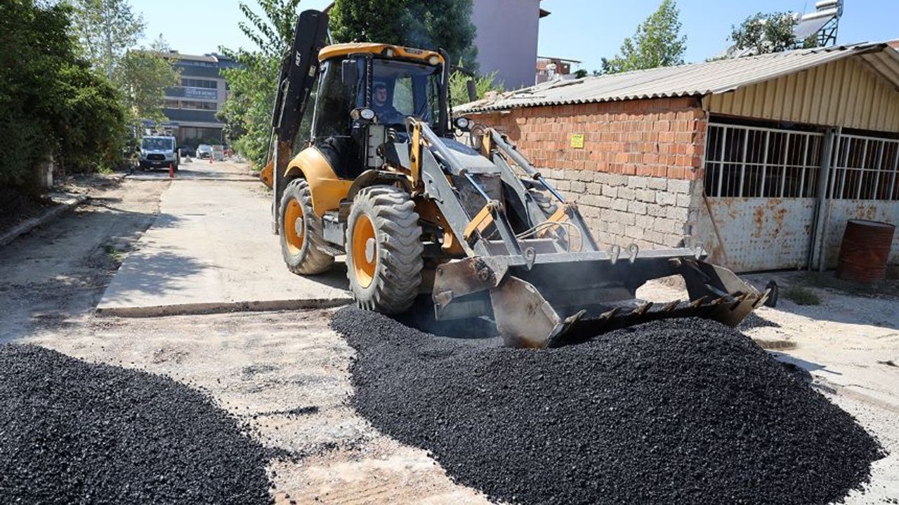 Döşemealtı’nda yol çalışmaları sürüyor