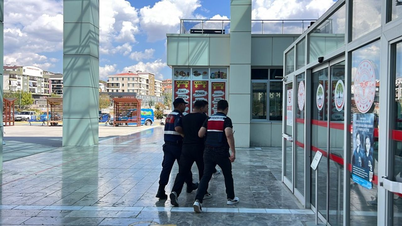 Burdur'da yolda dalaştılar, biri hastaneye biri cezaevine gitti