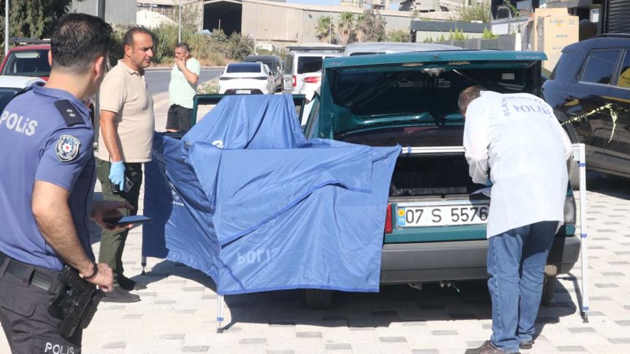 Antalya'da sır ölüm! Otomobilin arka koltuğunda bulundu