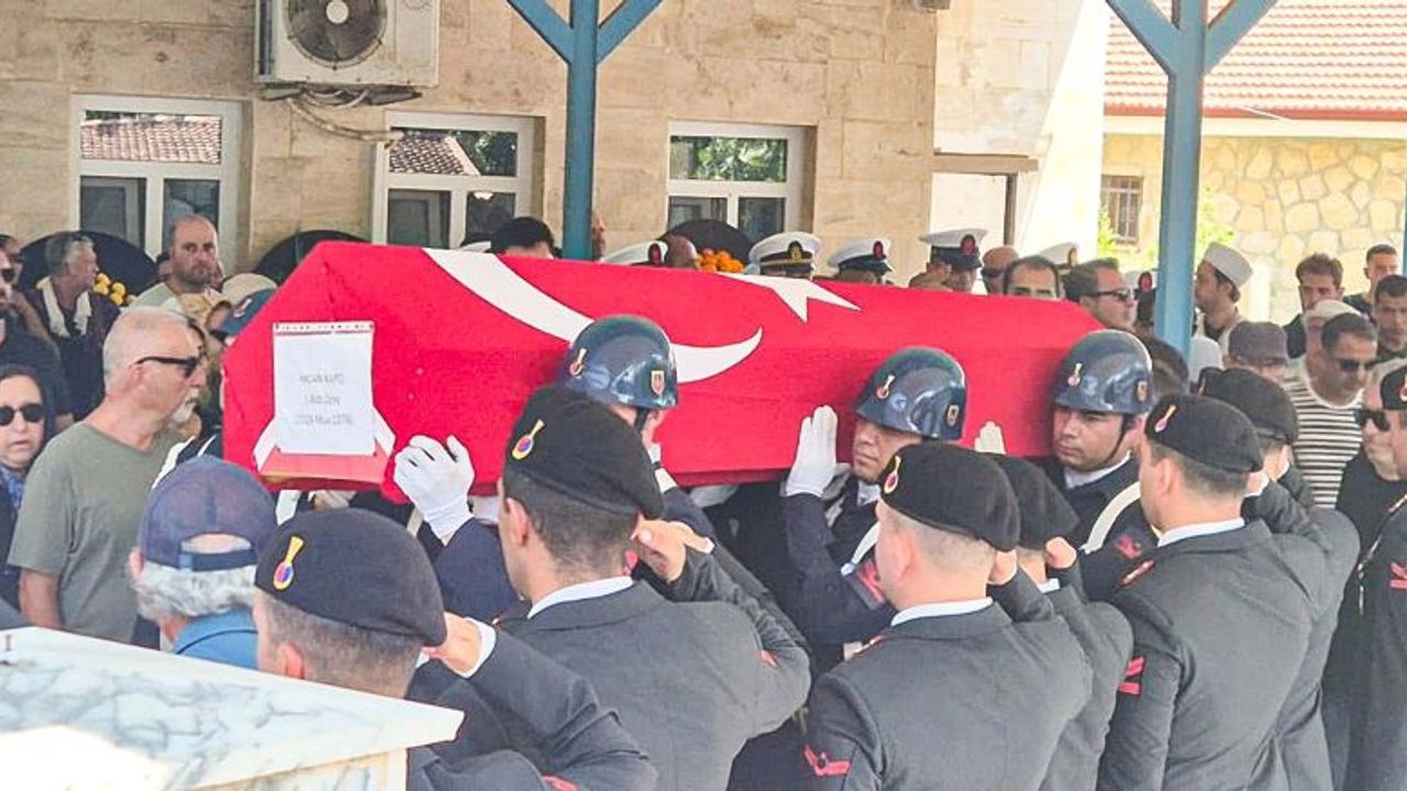 Astsubay çifti kaza ayırdı! Gözyaşlarıyla son yolculuğuna uğurlandı