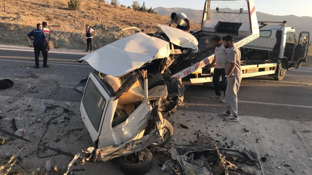 Konya'da trafik kazasında acı kayıp: İkiz kardeşler hayatını kaybetti