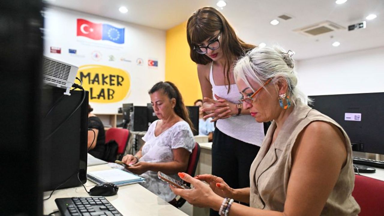 Muratpaşa’dan kadınlara dijital güç