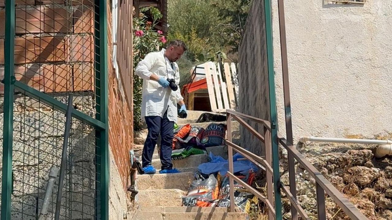 Antalya'da 69 yaşındaki adam ev merdiveninde ölü bulundu!
