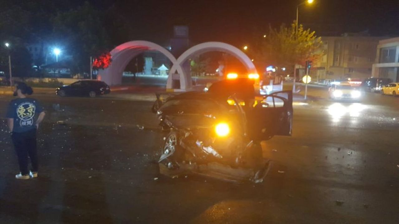 Serik'te trafik kazası: Sürücü araçtan fırladı