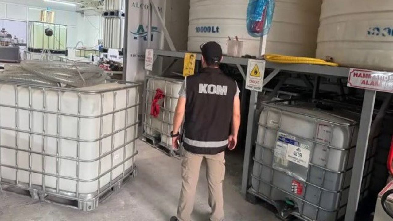 Antalya'da kaçak alkol operasyonu! Binlerce şişe ele geçirildi