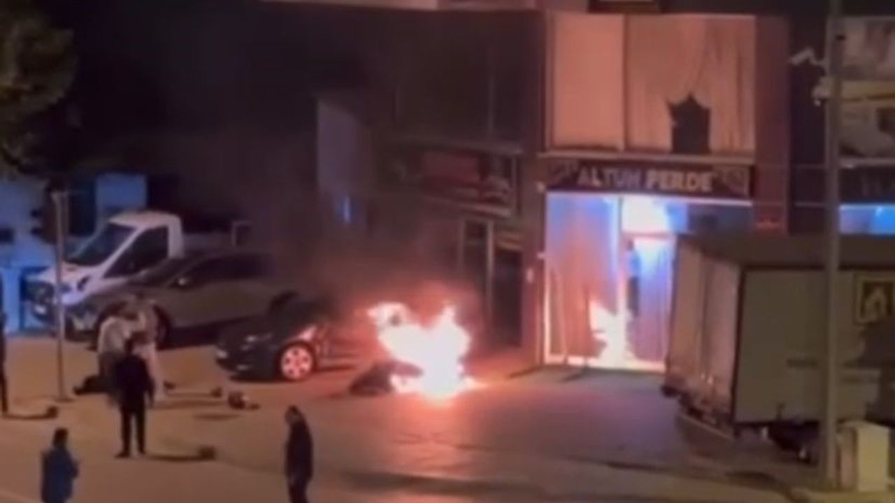 Burdur'da kaza yapan sürücü yanmaktan son anda kurtuldu