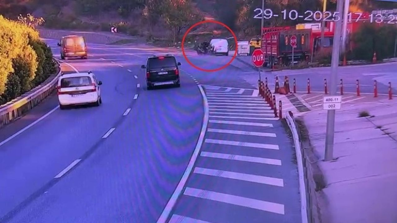 Manavgat'ta otomobile çarpan motosiklet sürücüsü ölümden döndü