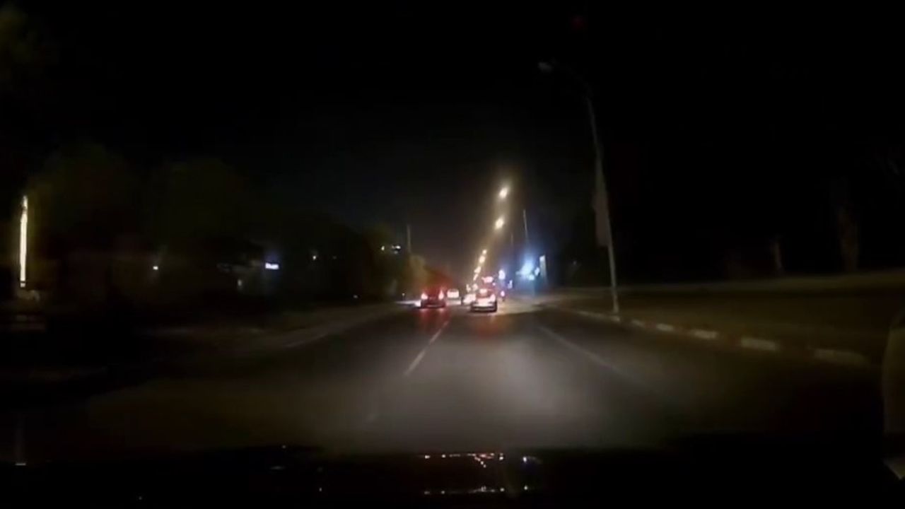 Adana’da trafik magandası motosiklete çarptı, anbean kaydedildi