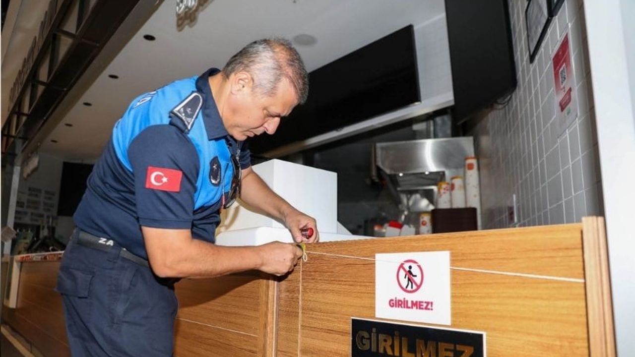 Alanya'da gıda şoku! Tarihi geçmiş ürün satan restoran mühürlendi