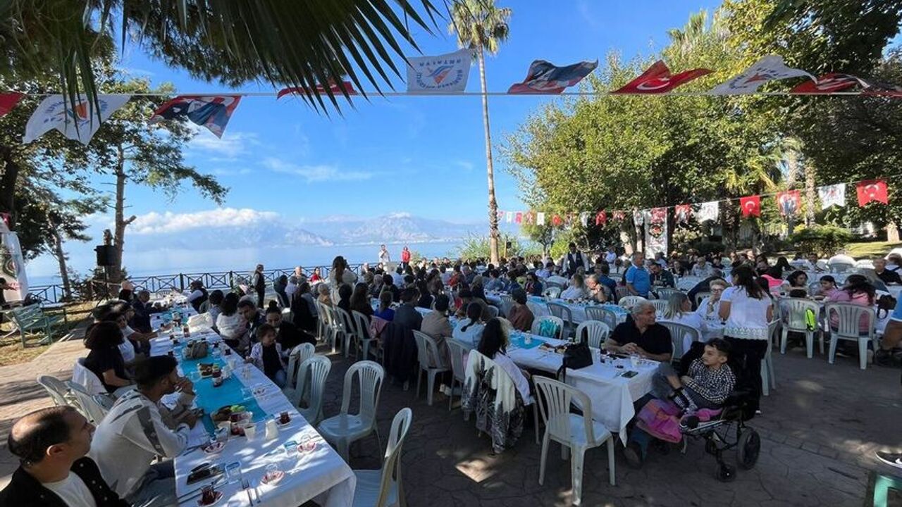 Antalya’da şehit ve gazi aileleri bir arada
