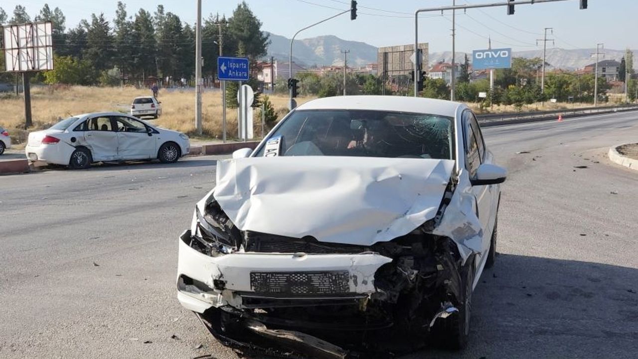 Burdur'da 14 yaşındaki çocuk sürücü kaza yaptı