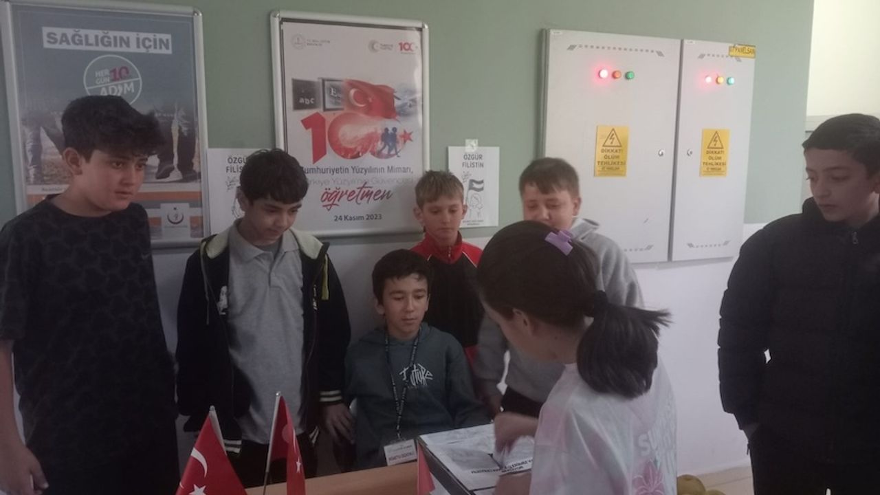 Eğirdirli öğrenciler Filistin için 238 bin liralık yardım topladı