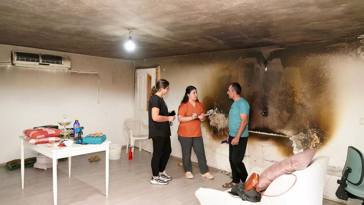 Finike’de elektrik panosu yangını: Belediye başkanı olay yerinde!