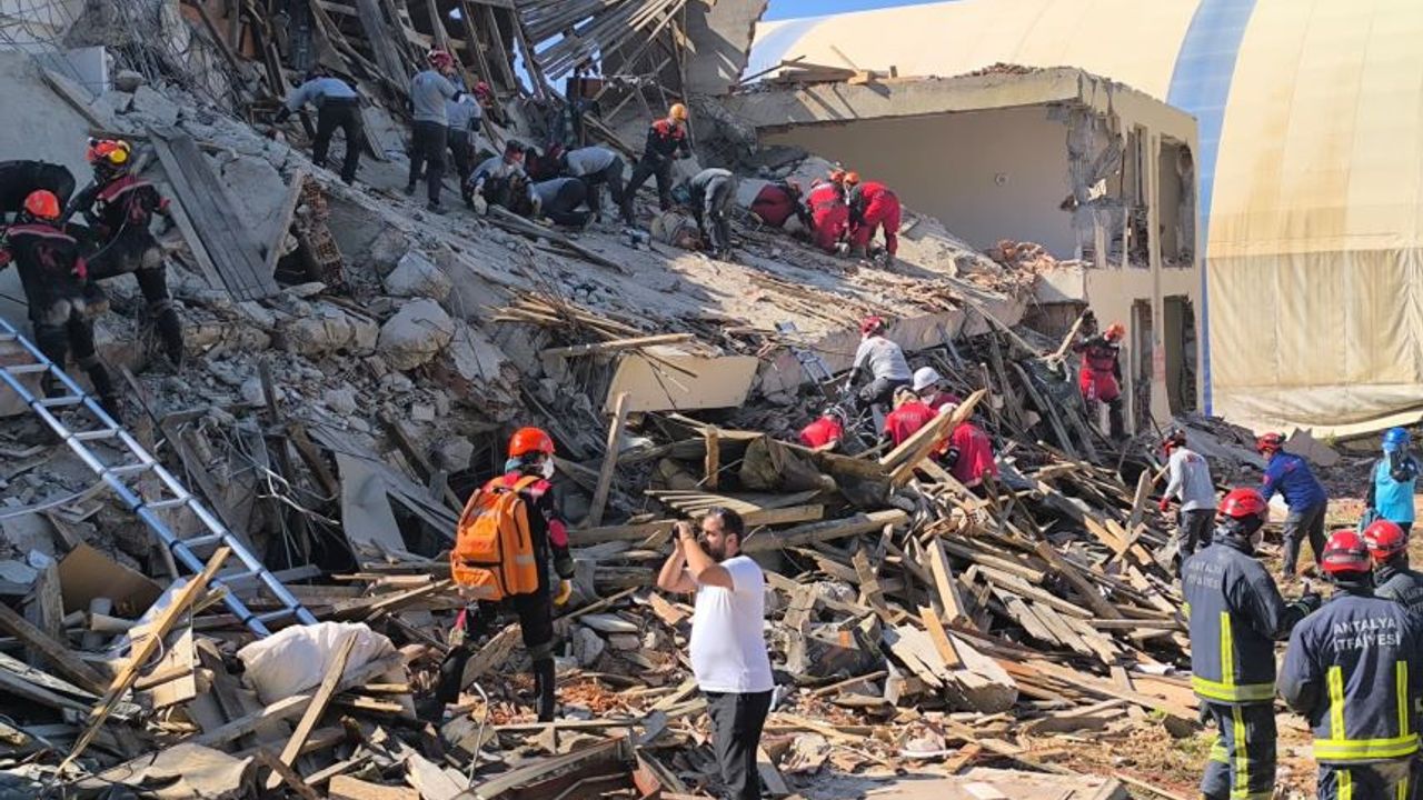 Gazipaşa'da okul enkazında gerçeği aratmayan deprem tatbikatı