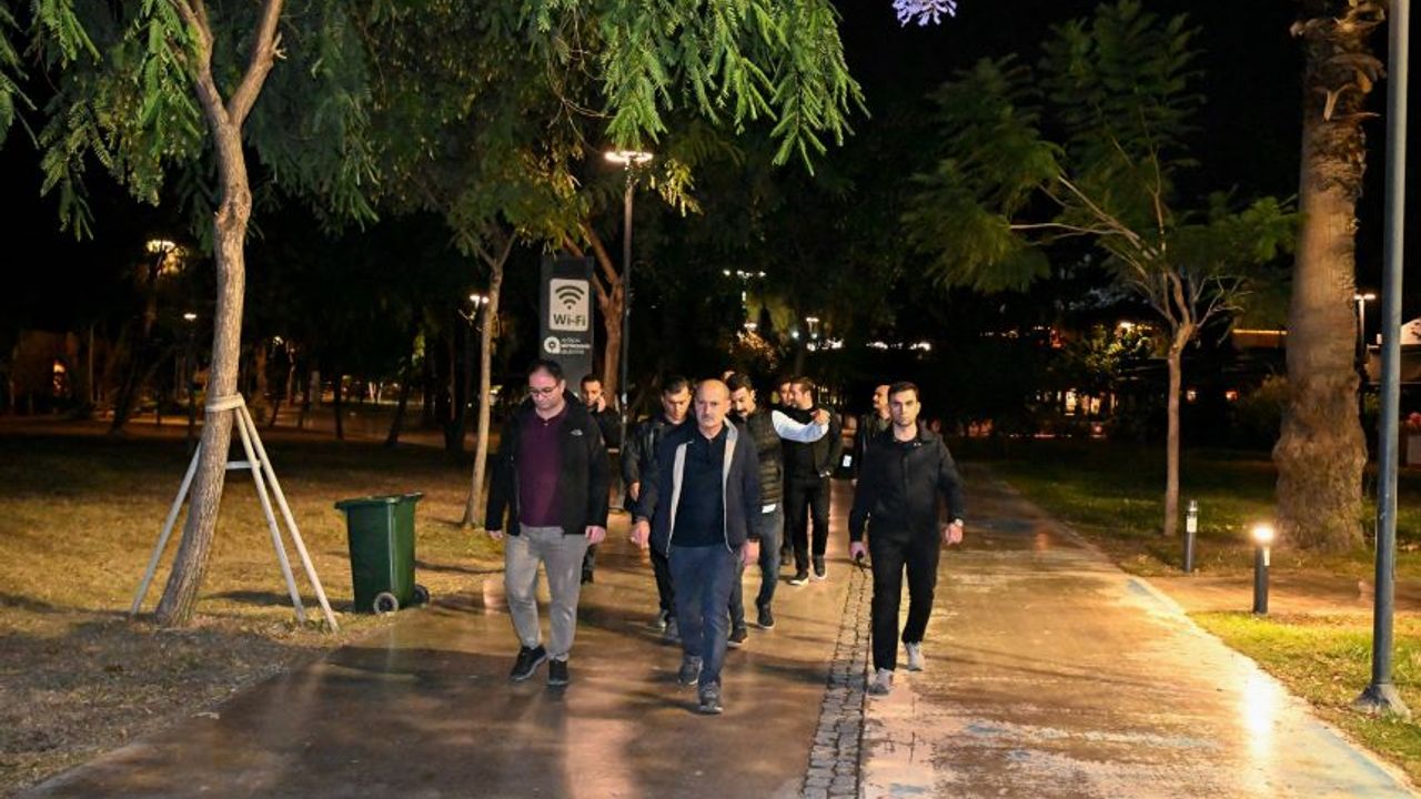 Antalya Emniyet Müdürü Sabit Akın Zaimoğlu, gece denetiminde