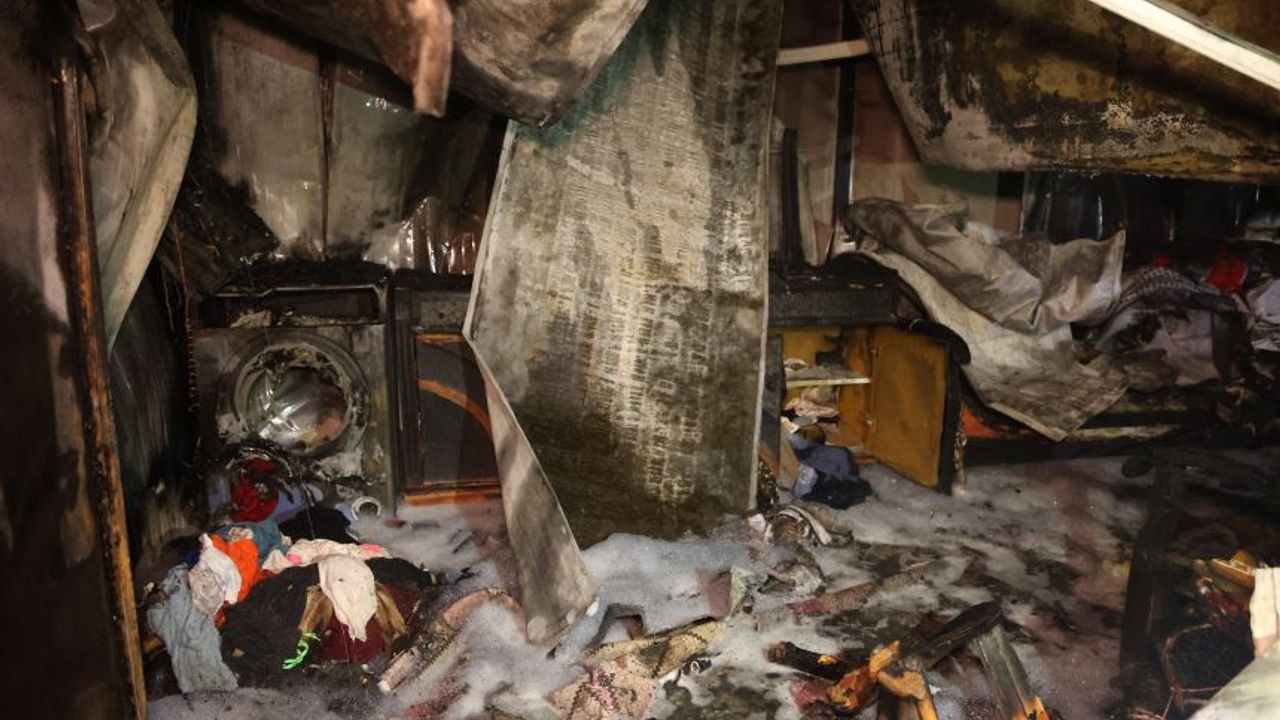 Depremzede aile bir felaket daha yaşadı! Konteyner, yangında kül oldu