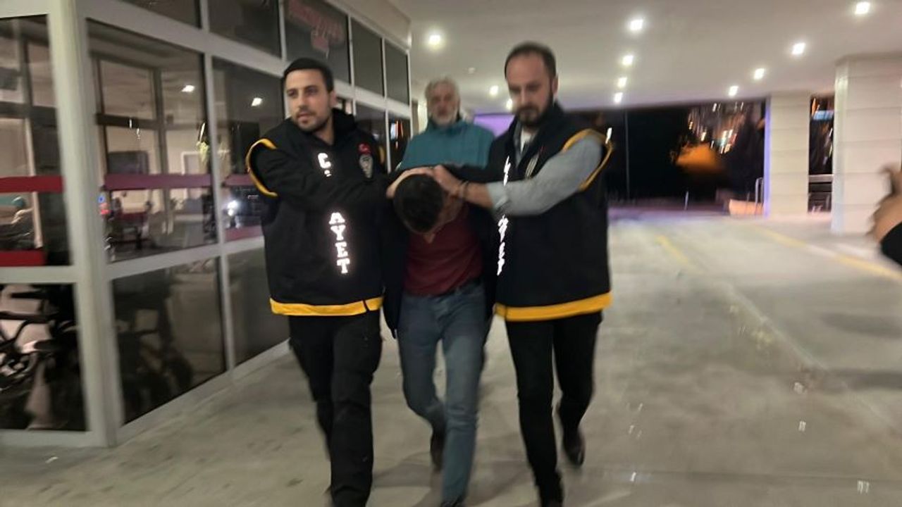 Kucağındaki bebeğe aldırmadan eski eşini defalarca bıçakladı!