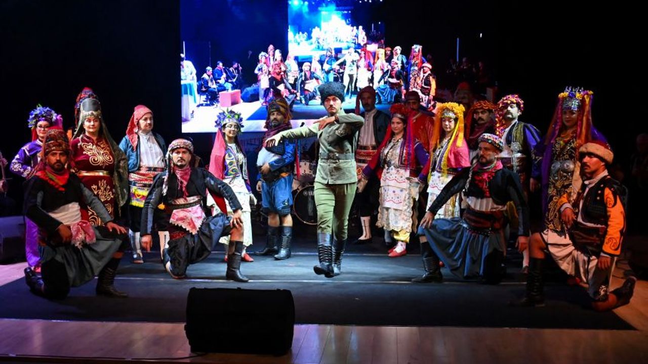 Kumluca'da Cumhuriyet coşkusu 'Cumhuriyet’in Zeybekleri' etkinliğiyle başladı