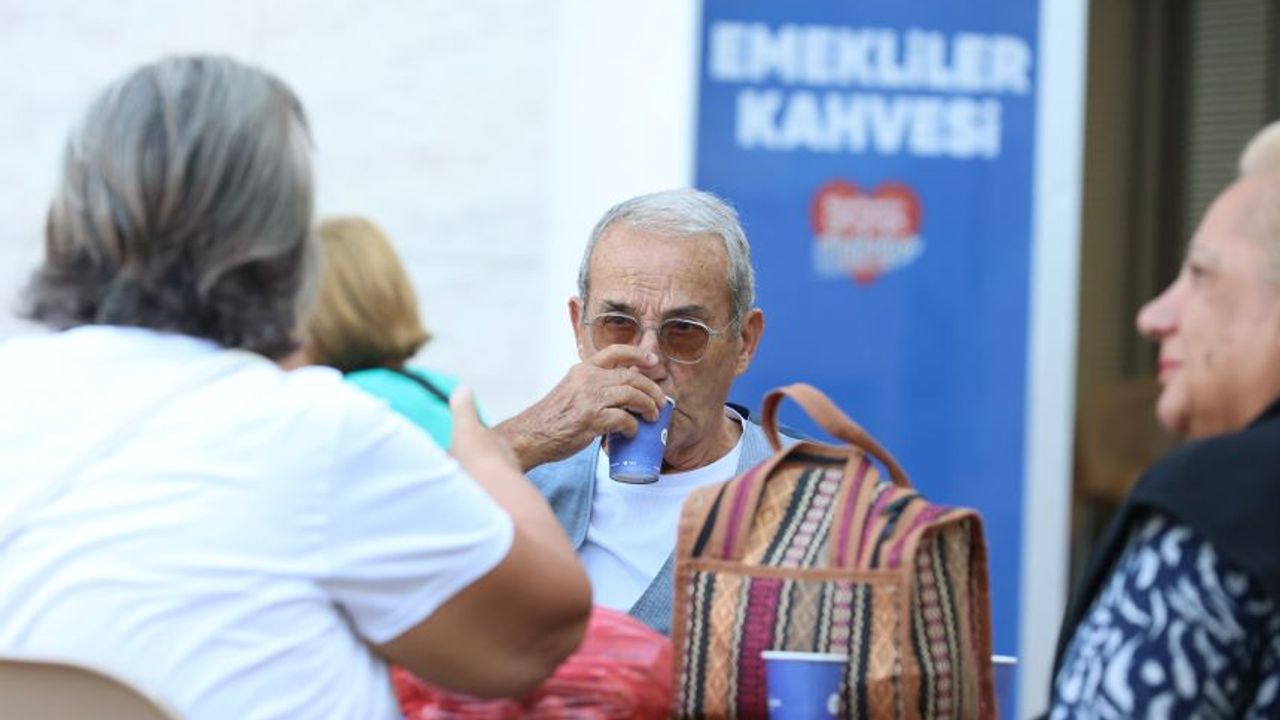 Mahmutlar Emekliler Kahvesi'ne yoğun ilgi