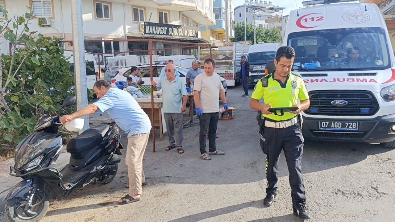 Manavgat’ta çocuğa çarpmamak için motosikletini devirdi