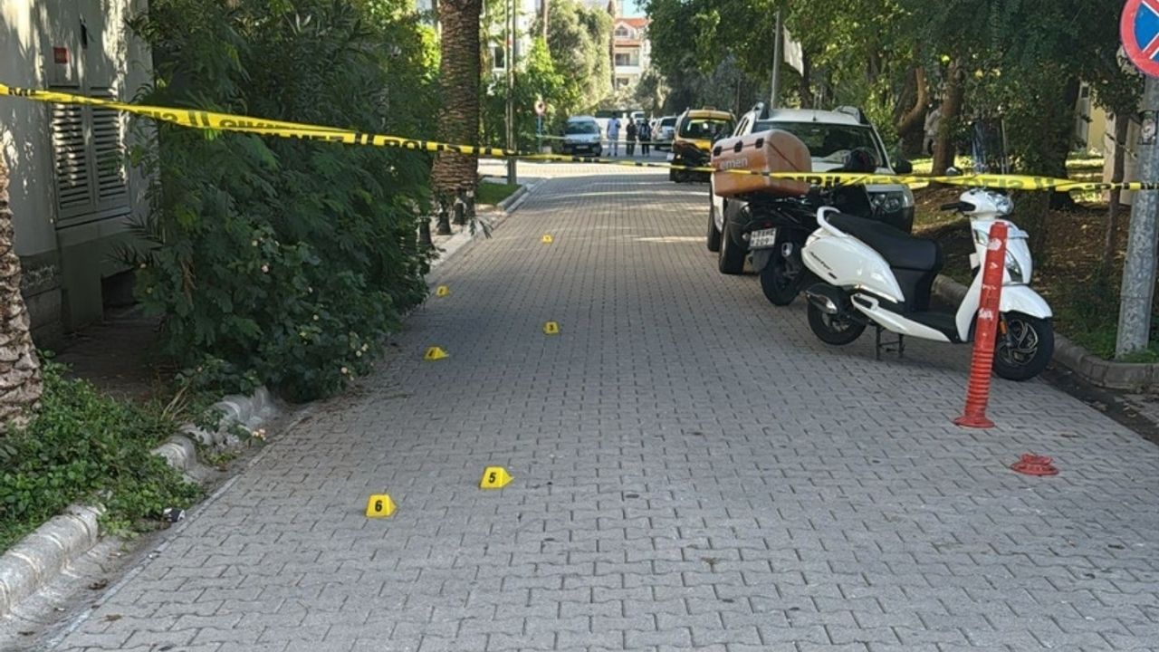 Marmaris'te sokak ortasında silahlı çatışma