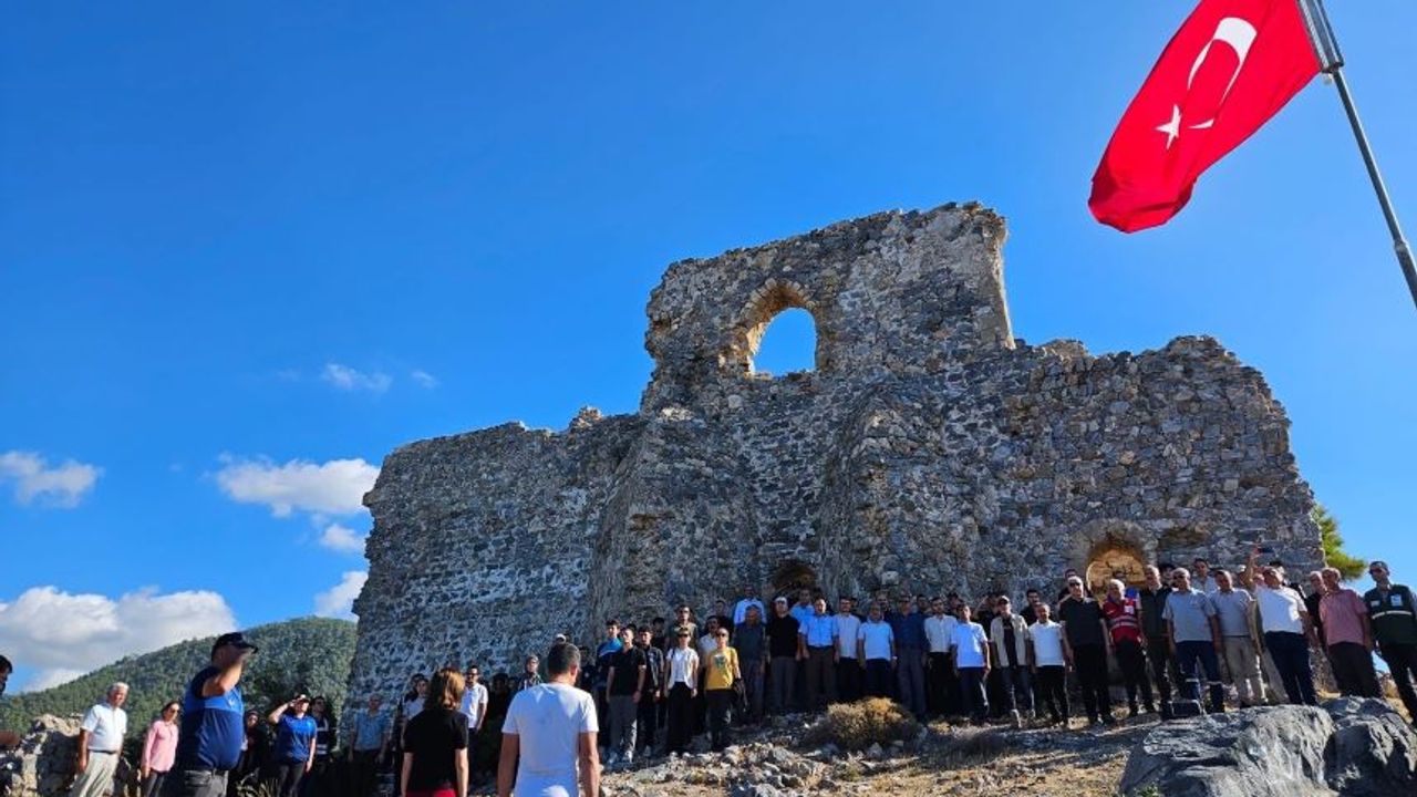 Mersin Bozyazı Kalesi'nde Cumhuriyet coşkusu