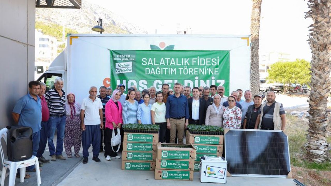 Mersin Büyükşehir'den üreticiye 45 bin fide ve güneş paneli desteği