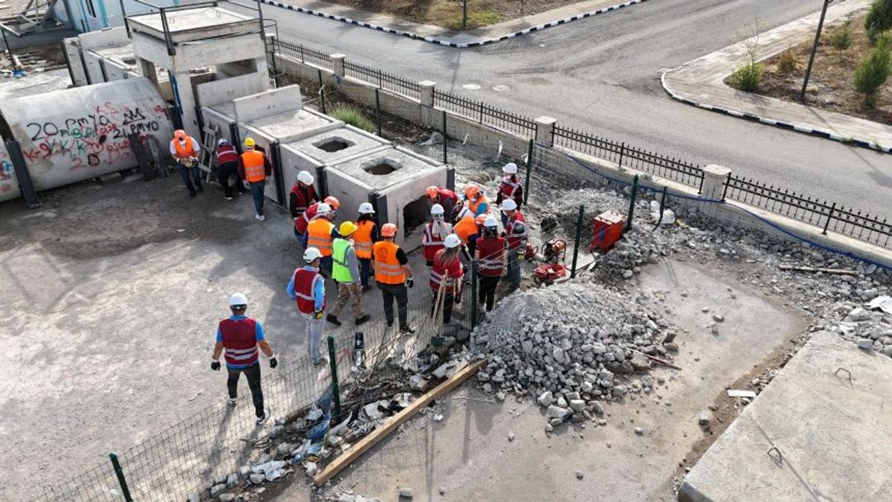 Kahramanmaraş’ta gönüllü öğretmenlere arama kurtarma eğitimi