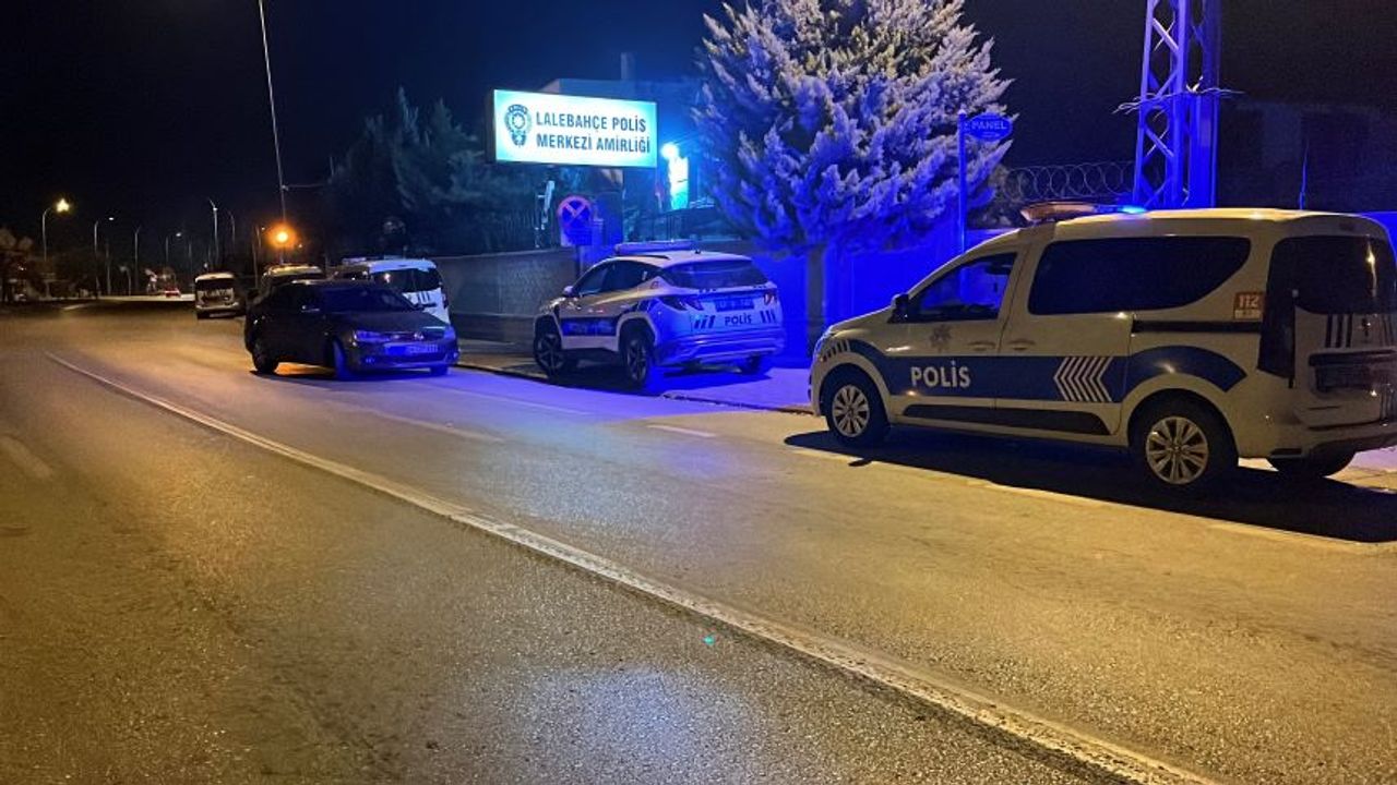 Sırtından bıçaklanıp karakola sığınan genç hayatını kaybetti
