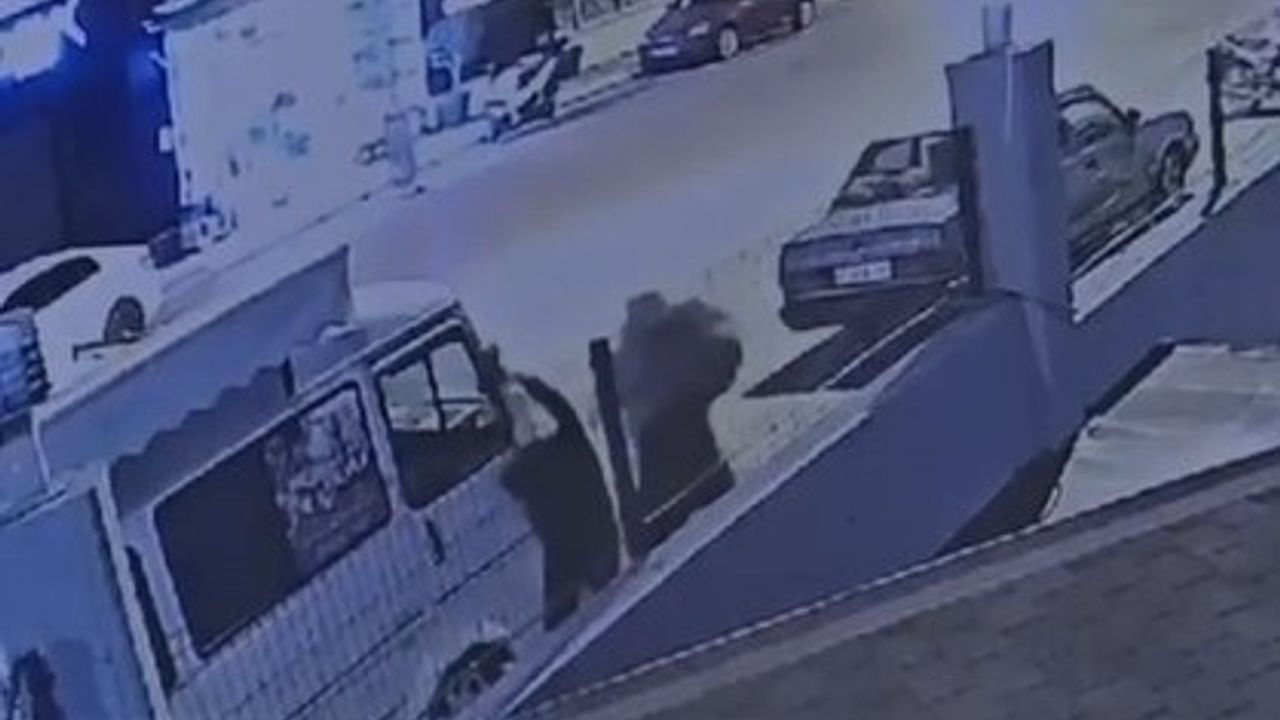 Alanya'da endişelendiren görüntü! Tanımadığı kadına yumruk ve bıçakla saldırdı