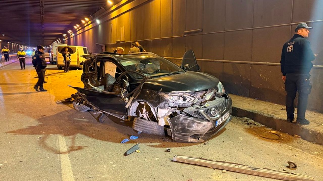 Adana'da feci trafik kazası: 2 kişi hayatını kaybetti, 1 yaralı