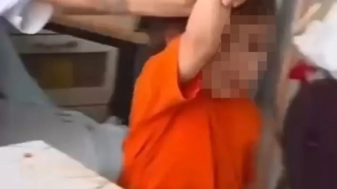 Mersin'de ebeveynlerin küçük çocuğa kötü muamelesi tepki çekti