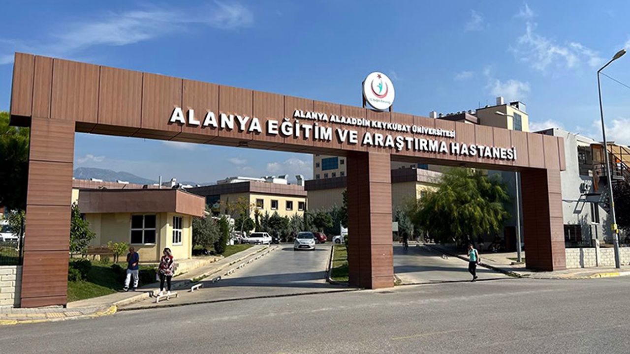 Yola savrulan genç, yaşam mücadelesi veriyor