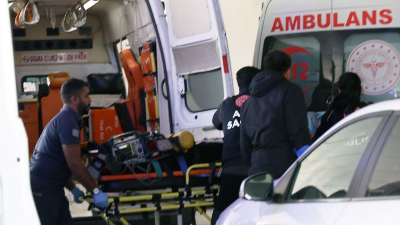 Arkadaşının evini yaktı, elinde bıçakla jandarmaya saldırdı