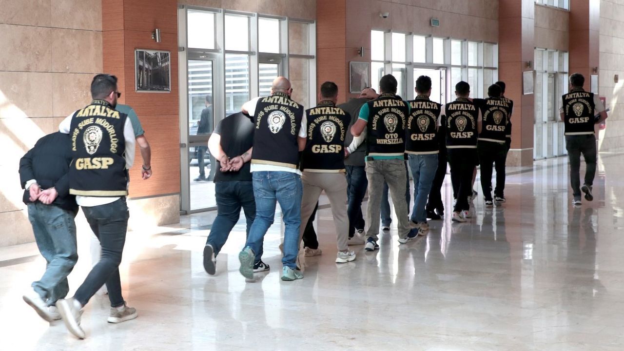 Antalya’da patlayıcılarla iş yerine silahlı saldırı düzenleyen şahıslar tutuklandı