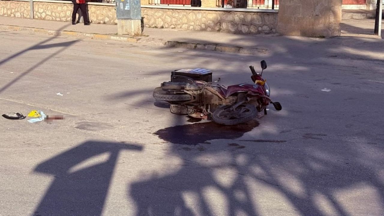 Isparta Yalvaç'ta otomobil ile motosiklet çarpıştı