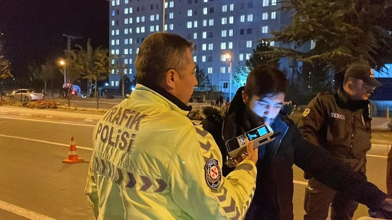 Karaman'da 3.79 promil alkollü sürücü duran araca çarptı